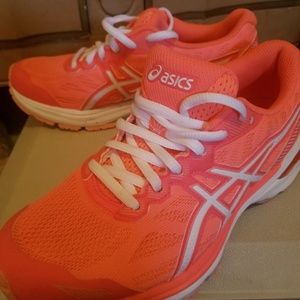 Asics sneakers size 6